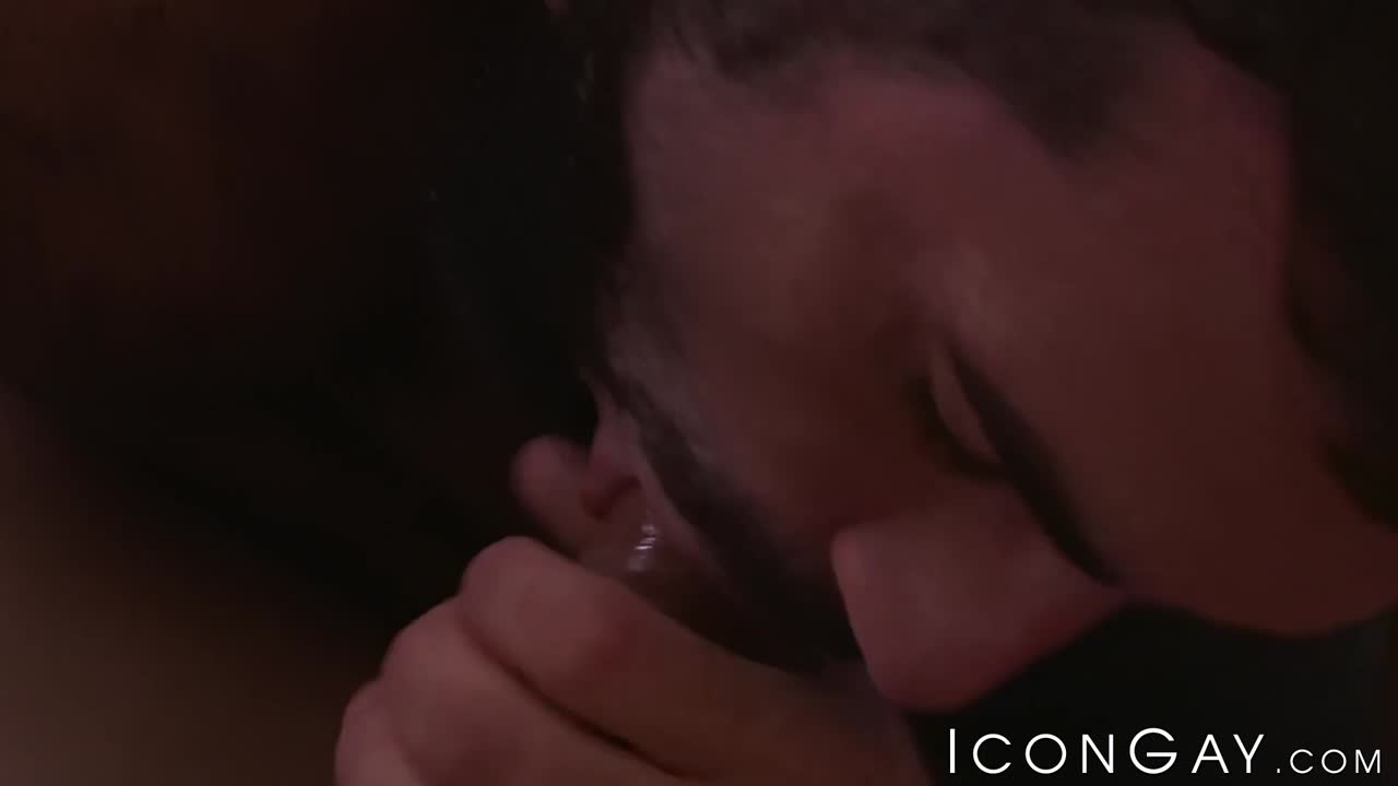 Buffed Jaxton Wheeler sure knows how to make my ass extremely happy