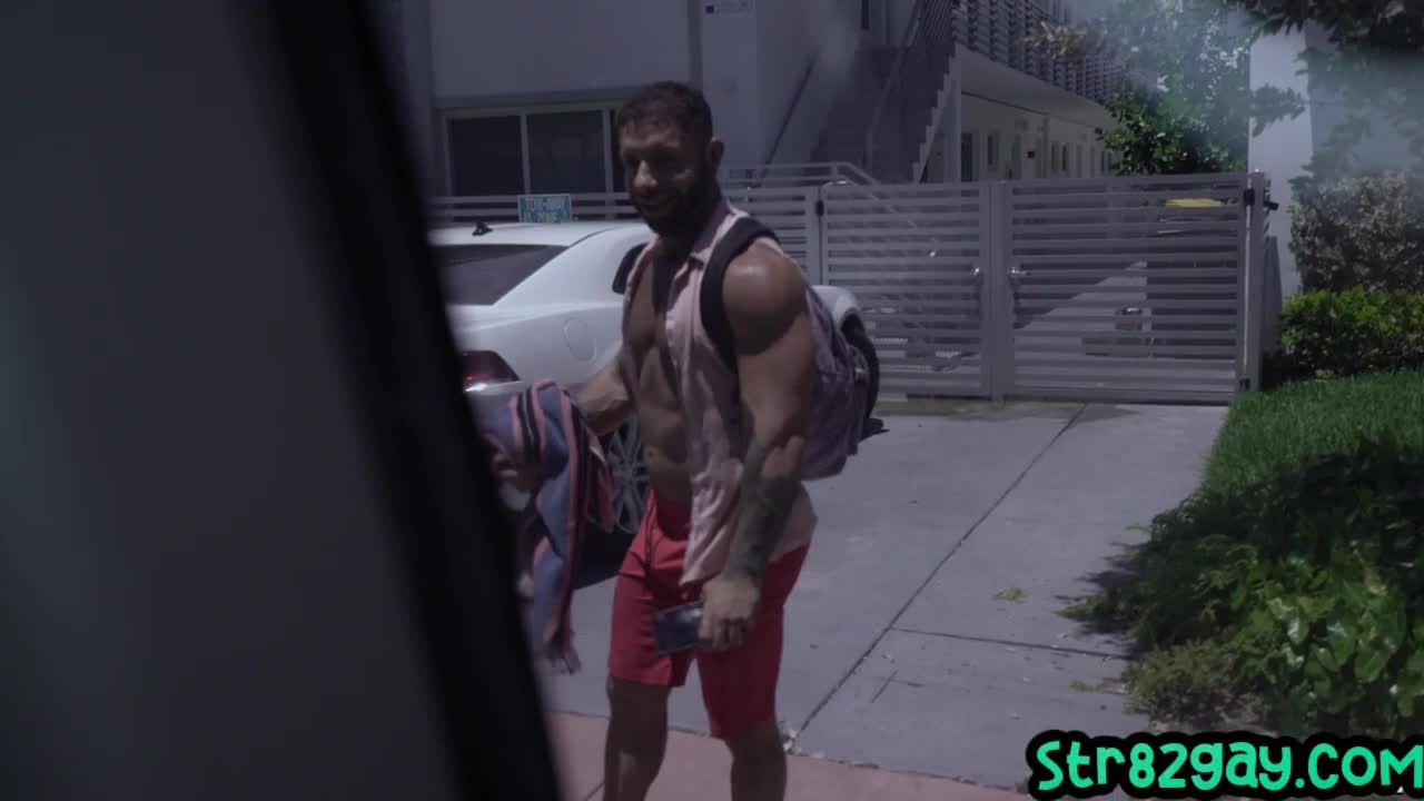 Pickedup str8 tattooed muscled hunk barebacked in the van